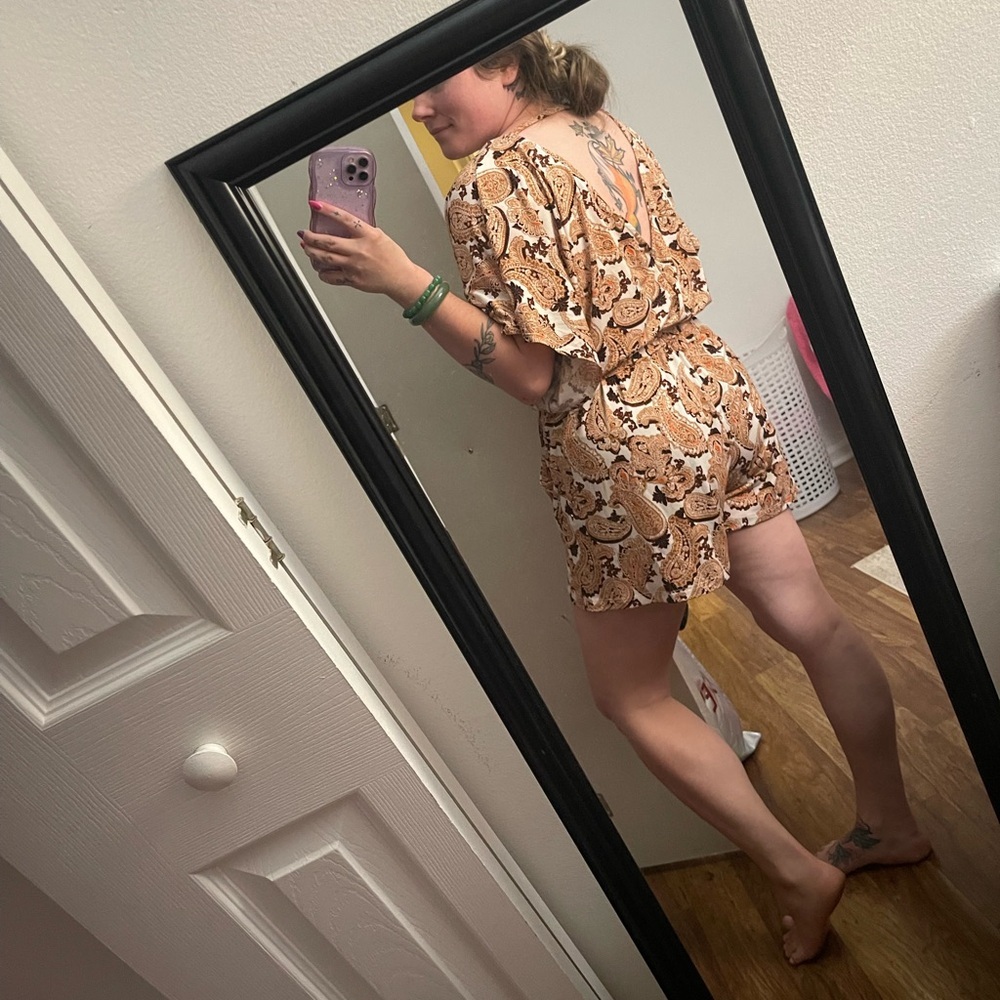 Veronica M Open Back Romper - Picture 6 of 11